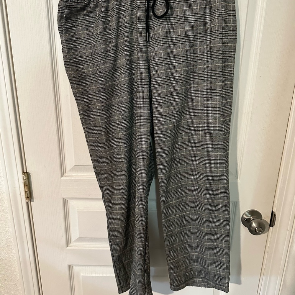 A New Day Gray Plaid Women’s Jogger Pants